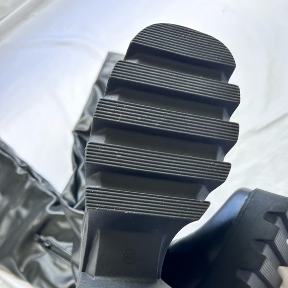 NWOT Black thigh high platform boots size 41 - Picture 5 of 5